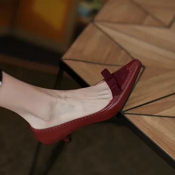 2022 Fransız Küçük Yüksek topuklu ayakkabılar Sivri Burun Ayakkabı kadın Yay Renk bloke Oyma Stilettos Retro Yüksek topuklu ayakkabılar